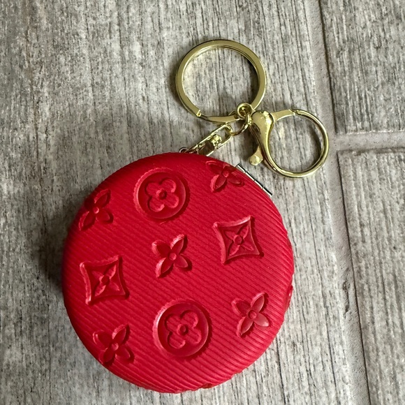 Red mirror  Keychain - Picture 3 of 3